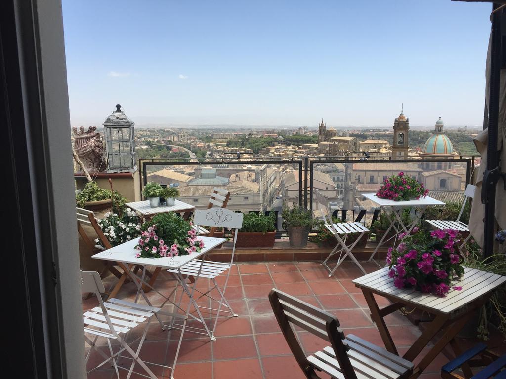 Casa Tipica Siciliana Patronale Home Bedandbreakfast Tremetrisoprailcielo Camere Con Vista, Colazione Interna In Terrazzo Panoramico 卡尔塔吉罗 外观 照片