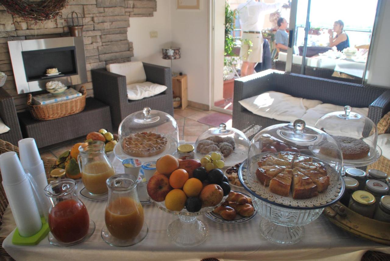 Casa Tipica Siciliana Patronale Home Bedandbreakfast Tremetrisoprailcielo Camere Con Vista, Colazione Interna In Terrazzo Panoramico 卡尔塔吉罗 外观 照片
