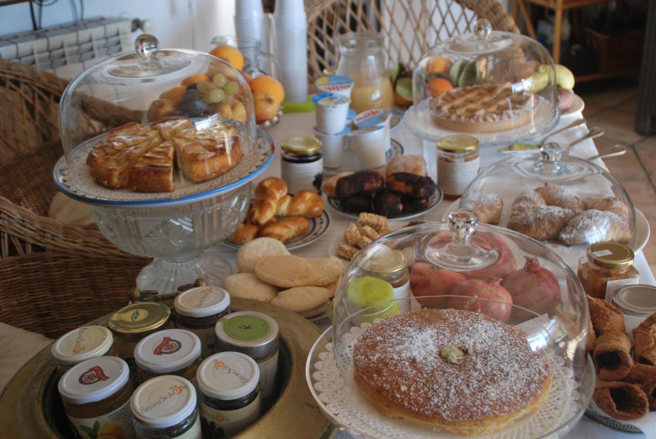 Casa Tipica Siciliana Patronale Home Bedandbreakfast Tremetrisoprailcielo Camere Con Vista, Colazione Interna In Terrazzo Panoramico 卡尔塔吉罗 外观 照片