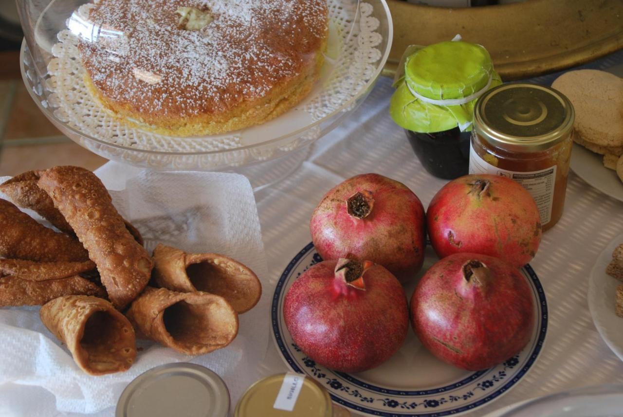 Casa Tipica Siciliana Patronale Home Bedandbreakfast Tremetrisoprailcielo Camere Con Vista, Colazione Interna In Terrazzo Panoramico 卡尔塔吉罗 外观 照片