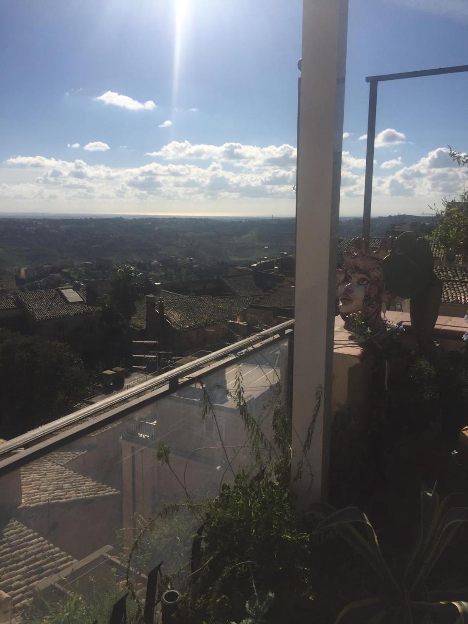 Casa Tipica Siciliana Patronale Home Bedandbreakfast Tremetrisoprailcielo Camere Con Vista, Colazione Interna In Terrazzo Panoramico 卡尔塔吉罗 外观 照片