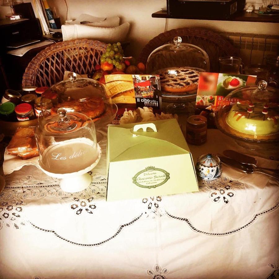 Casa Tipica Siciliana Patronale Home Bedandbreakfast Tremetrisoprailcielo Camere Con Vista, Colazione Interna In Terrazzo Panoramico 卡尔塔吉罗 外观 照片