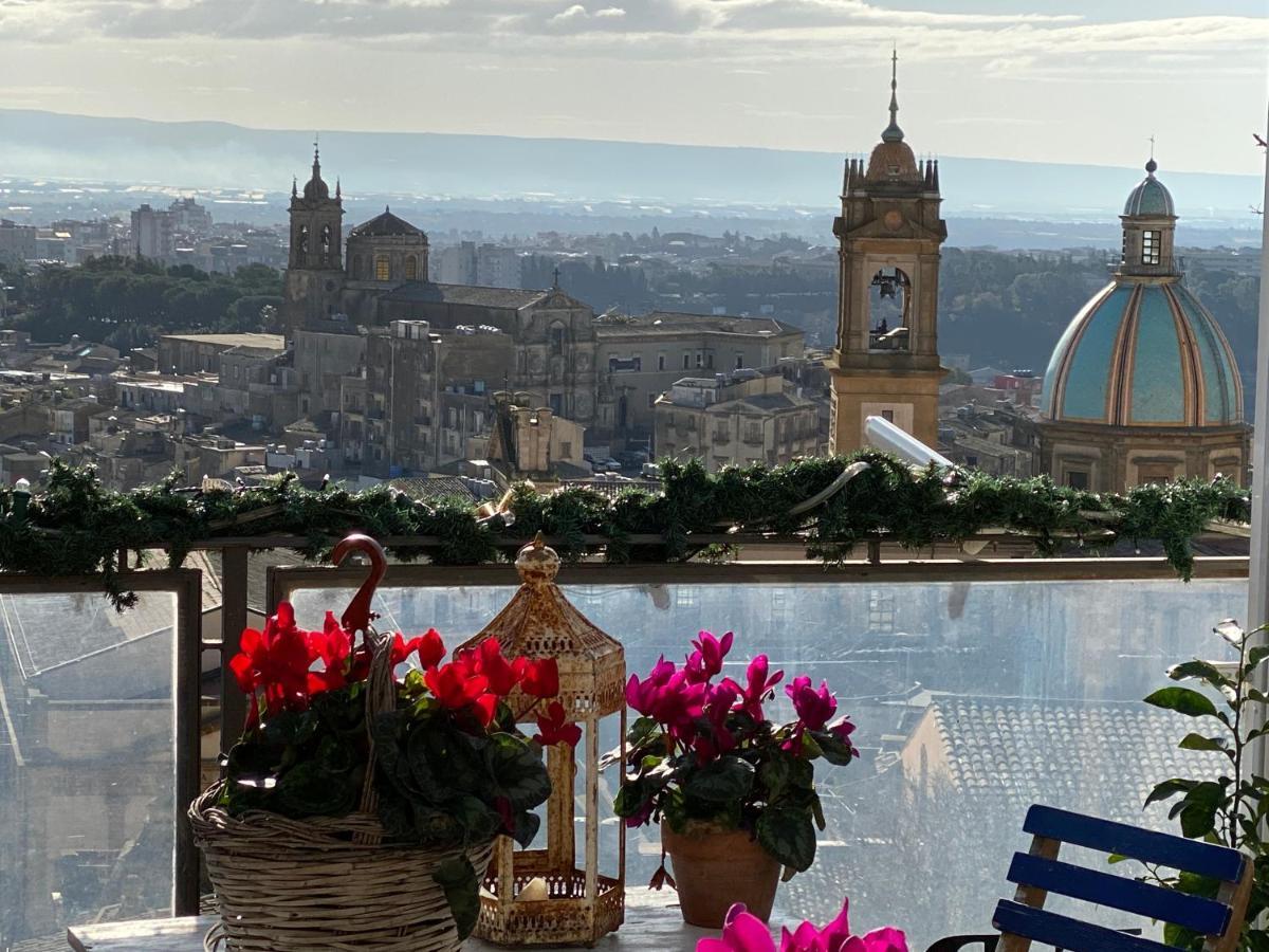 Casa Tipica Siciliana Patronale Home Bedandbreakfast Tremetrisoprailcielo Camere Con Vista, Colazione Interna In Terrazzo Panoramico 卡尔塔吉罗 外观 照片